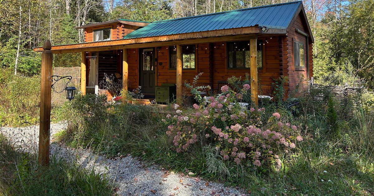 Alchemist's Log Cabin — Wychwood · Duxbury, Vermont