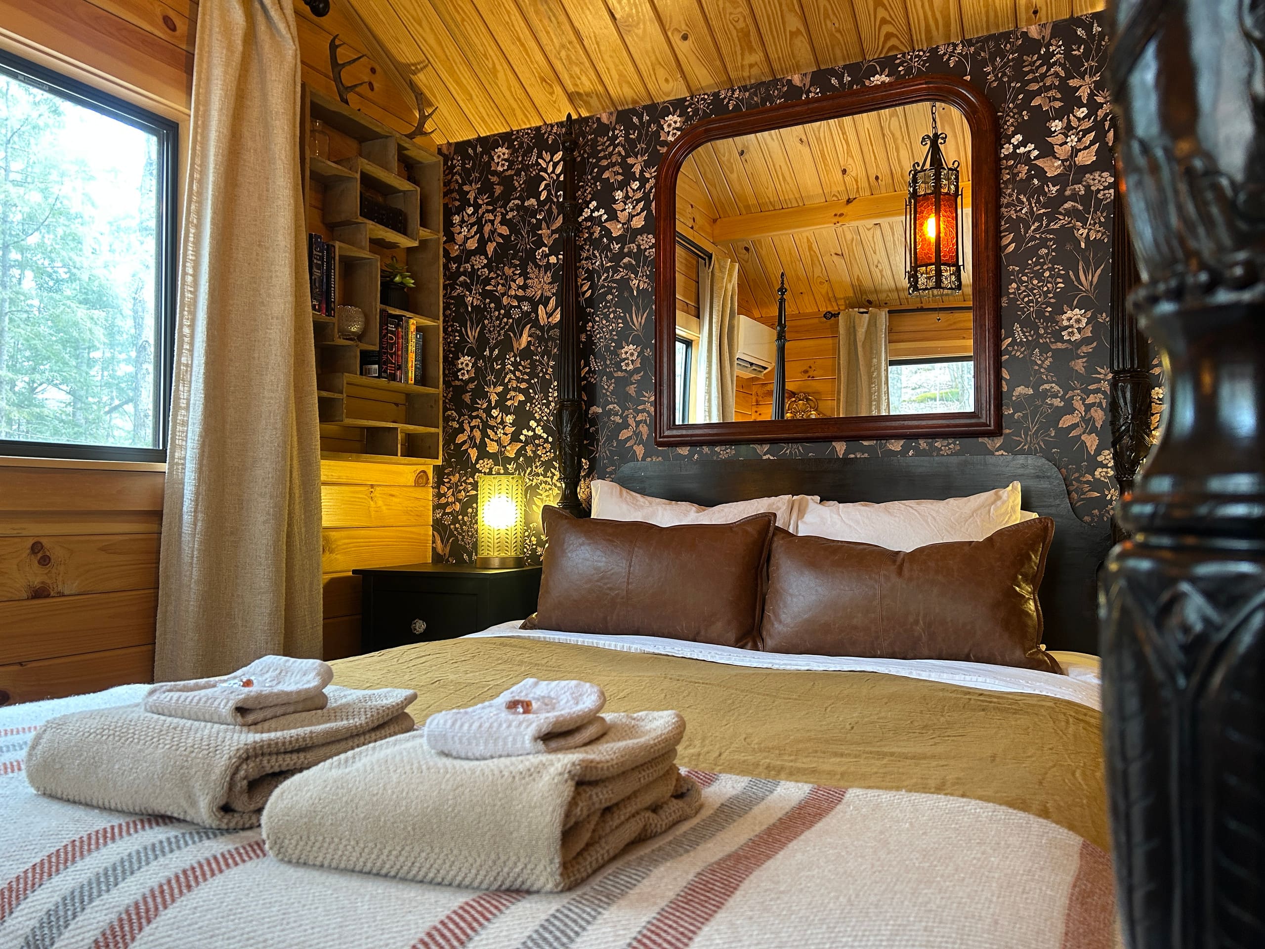 Alchemist's Log Cabin — Wychwood · Duxbury, Vermont
